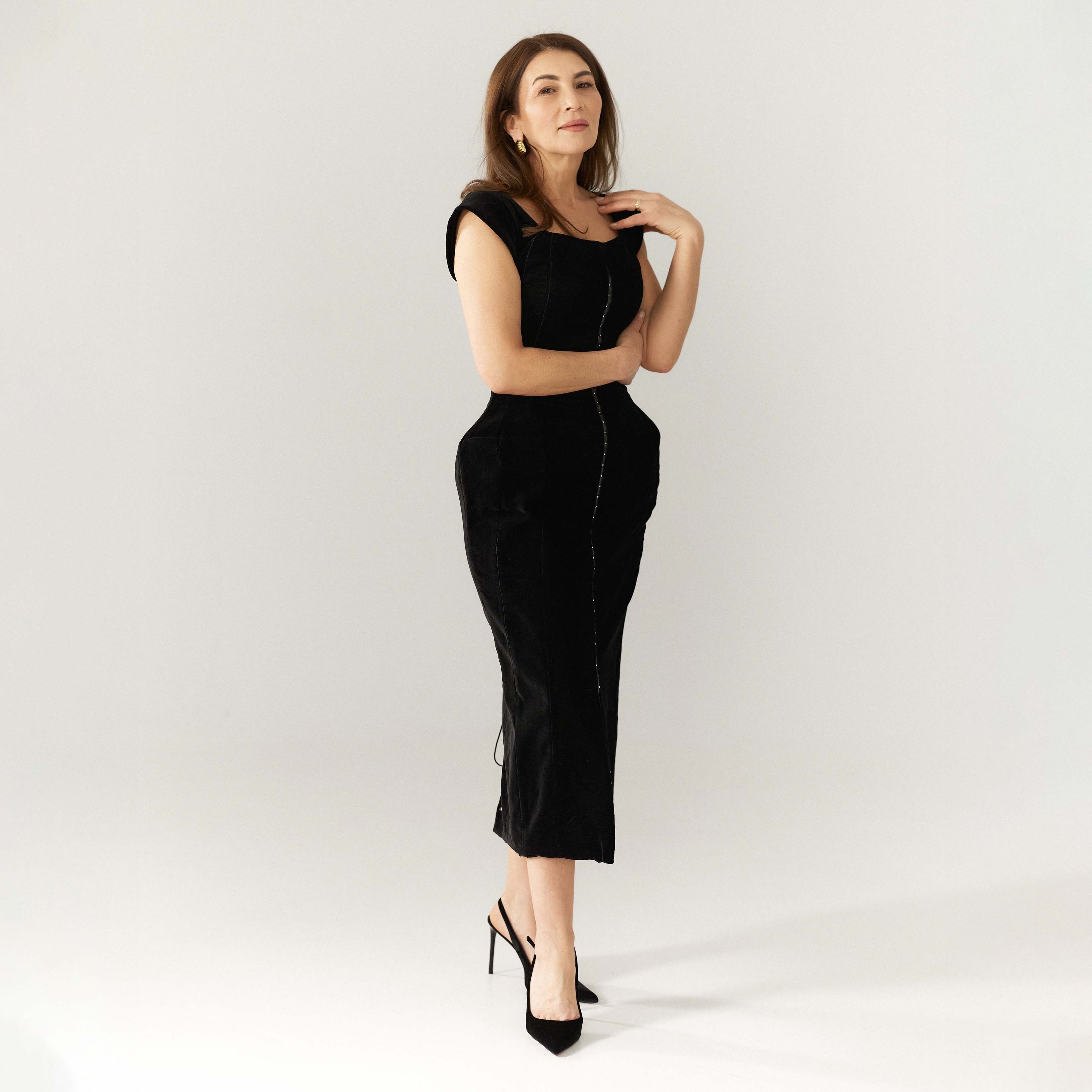 BLACK VICTORIAN-STYLE MIDI DRESS