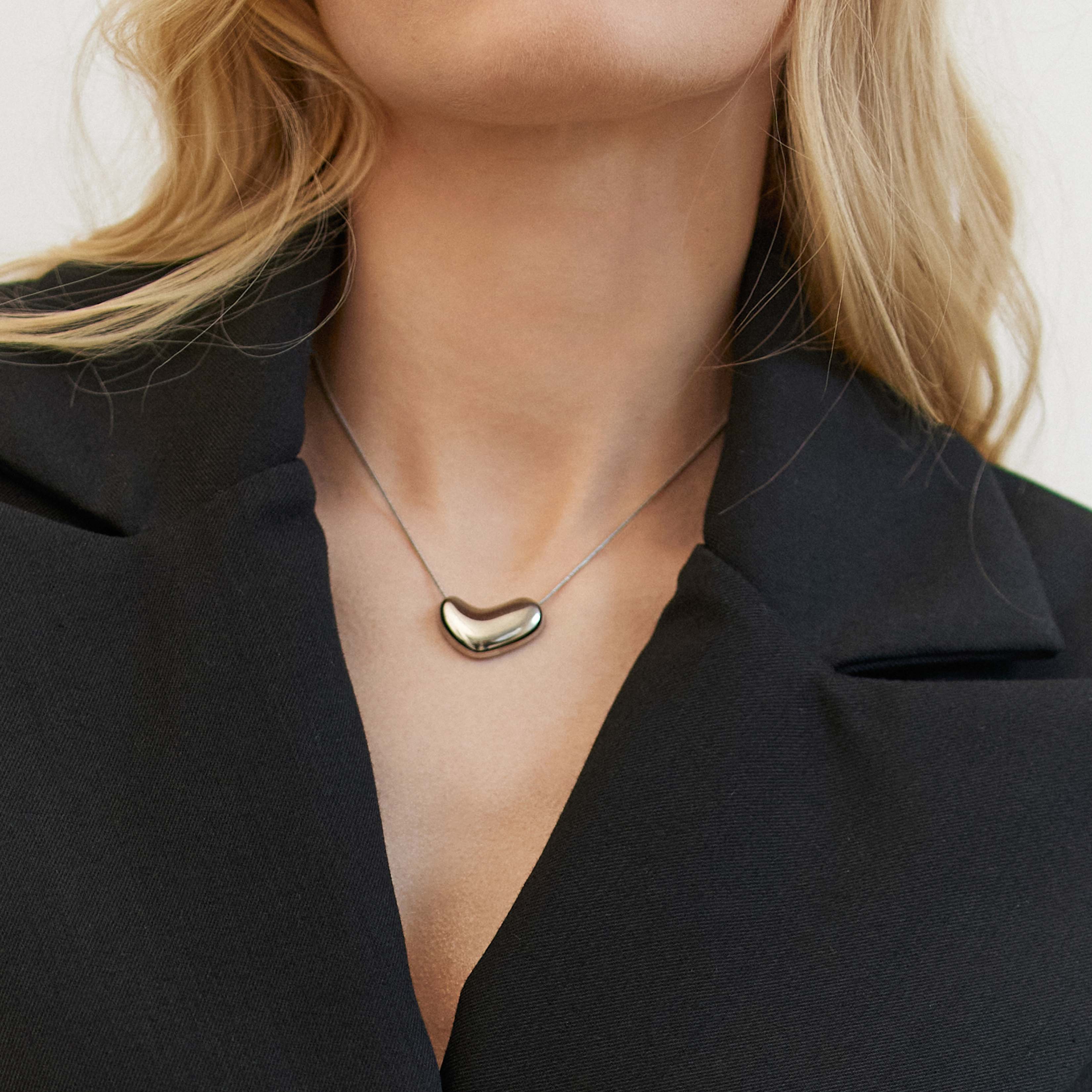 SCULPTED SILVER PENDANT NECKLACE