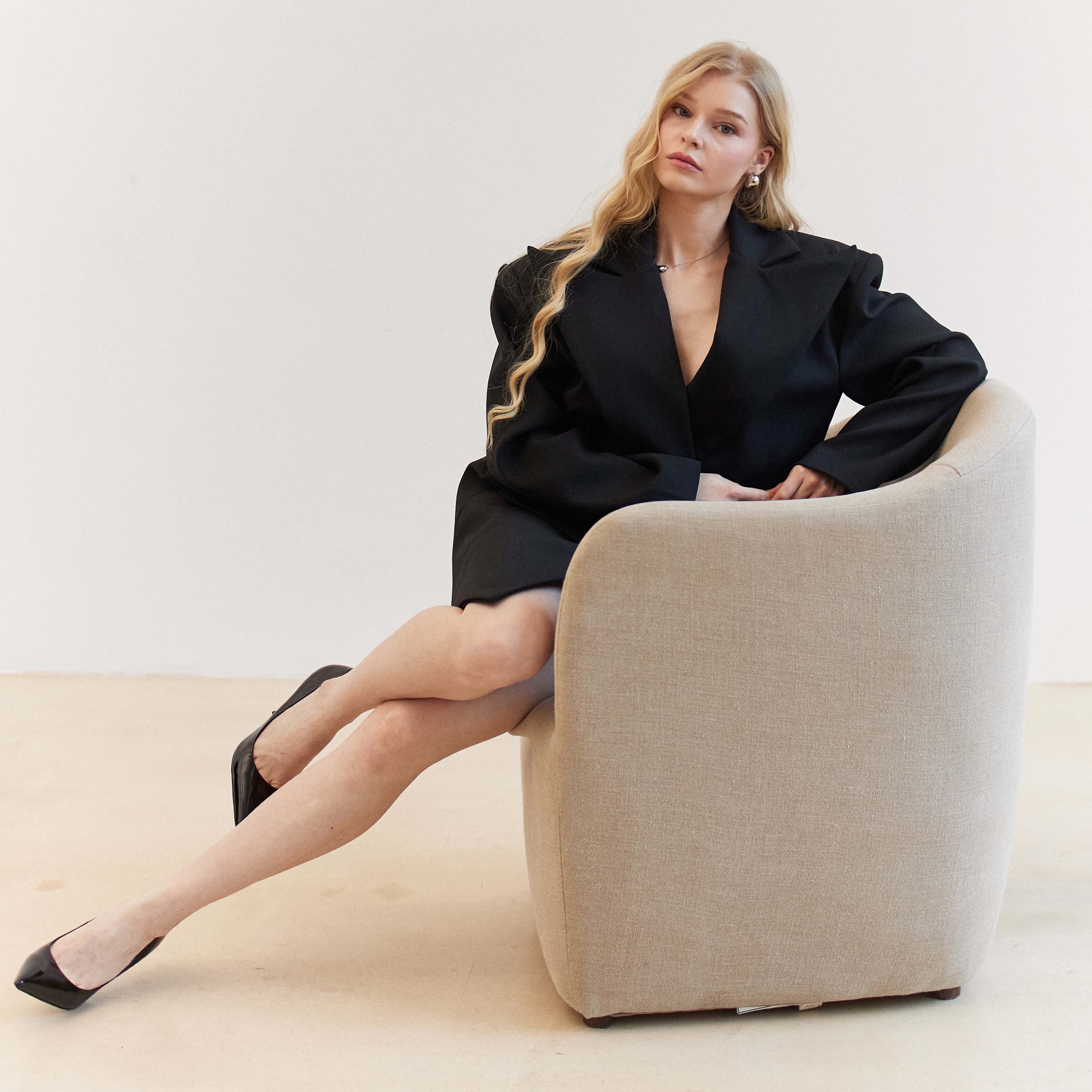 STRUCTURED BLACK BLAZER